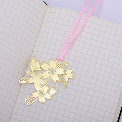 About 43*53mm Personalized Brass Bookmark Gift for Romance Readers cherry blossoms shape Bookmarks 4pcs